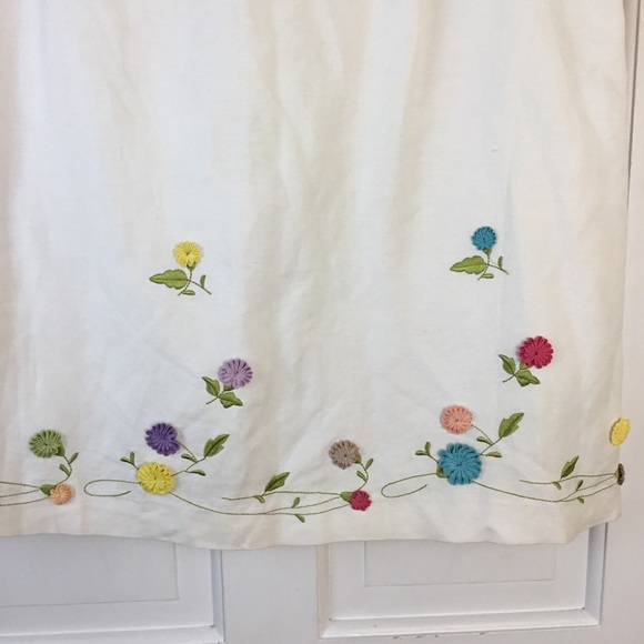 Larry Levine Floral Embroidered Linen white skirt - Picture 2 of 5